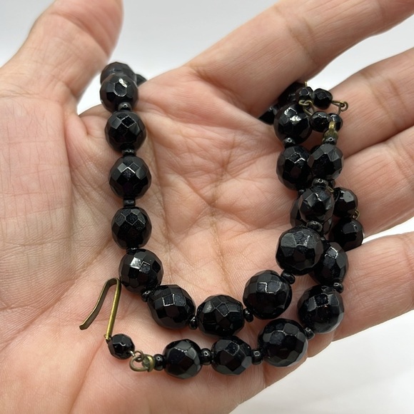 Sophisticated Black Beaded Necklace Timeless Design Vintage West Germany - Picture 12 of 12